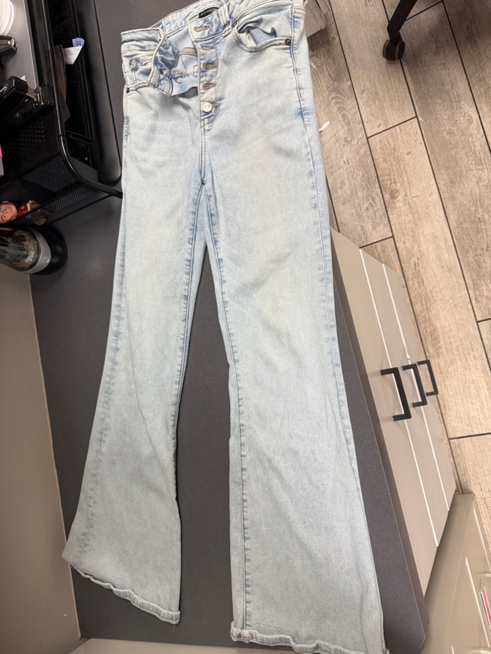 American Eagle Outfitters Light Blue Flare Jeans used, women size 8 regular